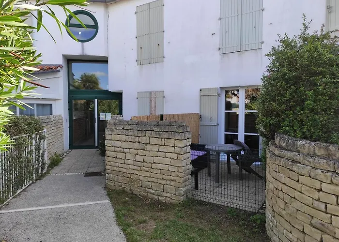 Studio Avec Terrasse Et Parking 200M Plage Et Commerces